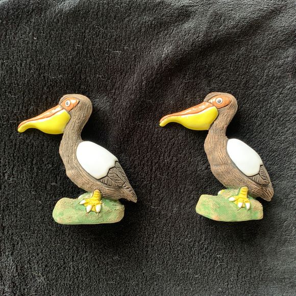 Pair of  Pelican Figurines - colorful (brown, white, yellow, tan, green base) - Picture 4 of 9